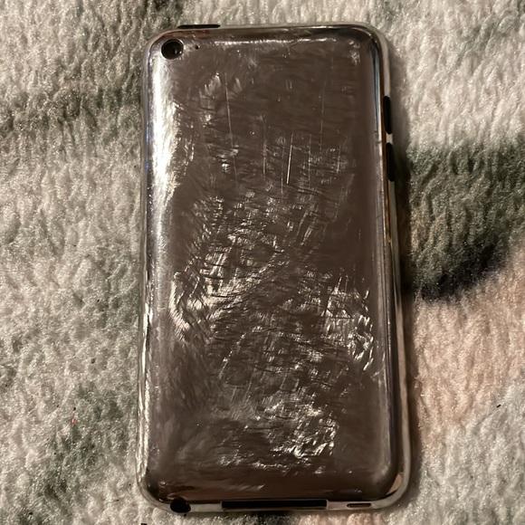 Working Apple iPod touch with charger excellent condition - Picture 2 of 5